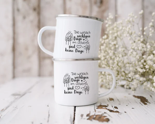 Camping Emaille Tasse "Die wirklich wichtigen Dinge im Leben sind keine Dinge" – Bild 4