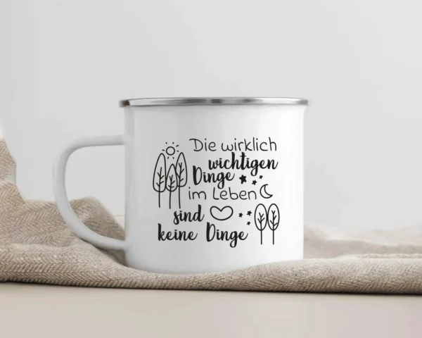 Camping Emaille Tasse "Die wirklich wichtigen Dinge im Leben sind keine Dinge" – Bild 2