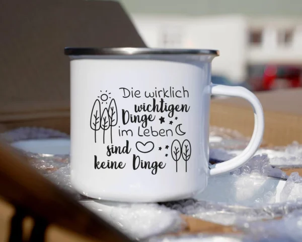 Camping Emaille Tasse "Die wirklich wichtigen Dinge im Leben sind keine Dinge" – Bild 5