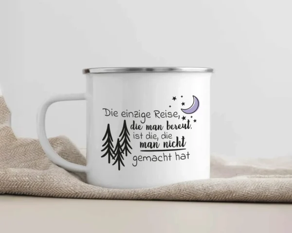 Camping Emaille Tasse "Die einzige Reise, die man bereut, ist die, die man nicht gemacht hat" – Bild 4