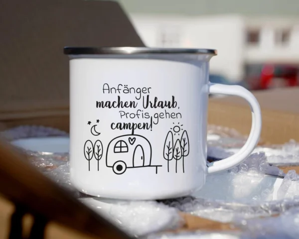 Camping Emaille Tasse "Anfänger machen Urlaub, Profis gehen campen!" – Bild 5