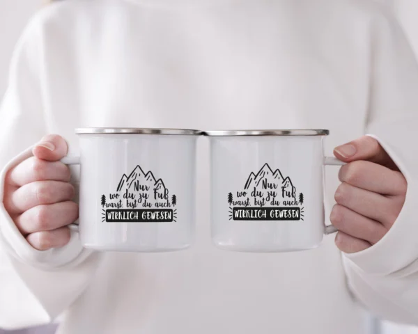 Emaille Tasse Wandern „Nur wo du zu Fuß warst, bist du auch wirklich gewesen“ – Bild 2