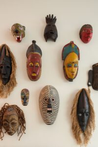 skulpturen-an-der-wand-Leere Wände kreativ gestalten